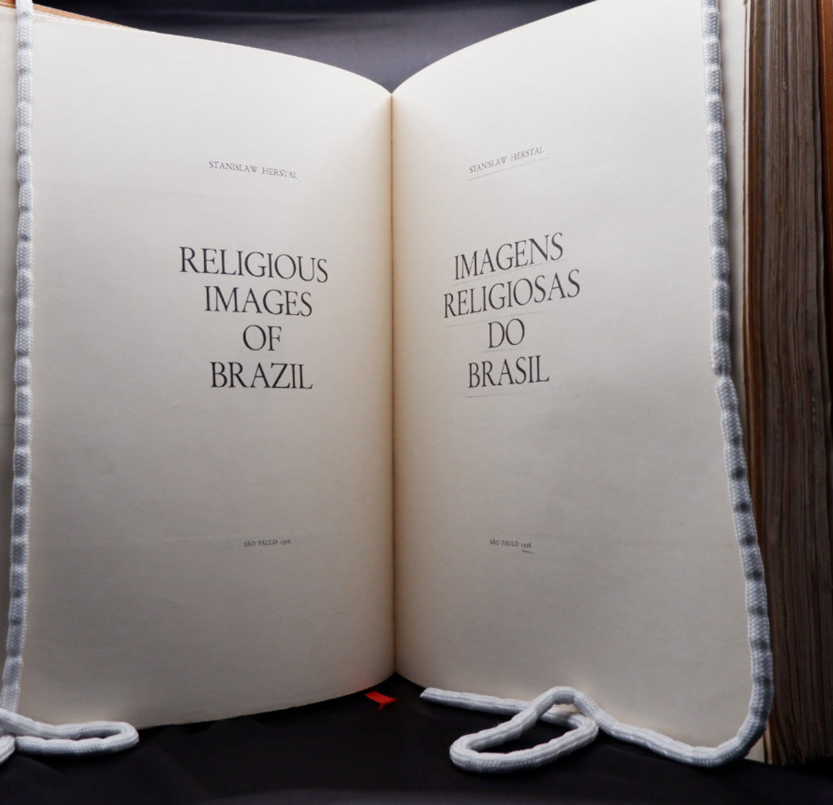 AP02LT05 – Herstal, Stanislaw – IMAGENS RELIGIOSAS DO BRASIL = RELIGIOUS IMAGES OF BRAZIL. São Paulo. Sociedade Brasileira de Expansão Comercial e Autor. 1956. 304 (18) pp. 32 cm x 22,9 cm. E.