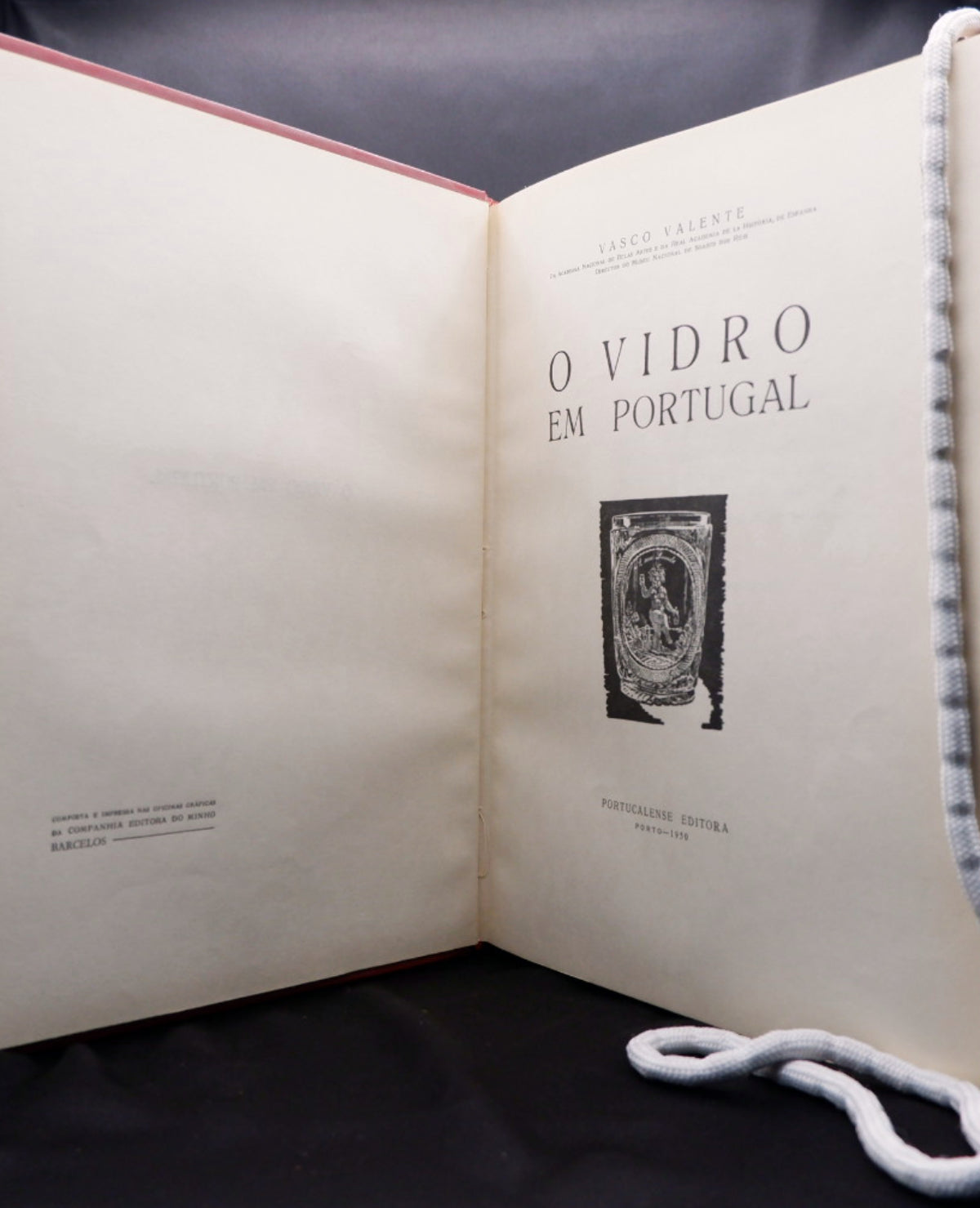 AP02LT07 – Valente, Vasco – O VIDRO EM PORTUGAL. Porto. Portucalense Editora. 1950. 207 pp. 27,1 cm x 20,9 cm. E.