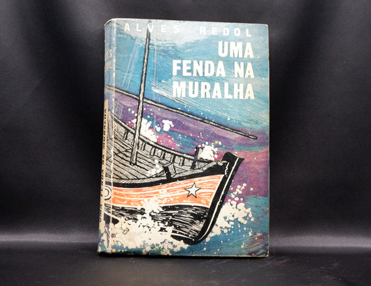 AP03LT28 – Redol, Alves – UMA FENDA NA MURALHA. Lisboa. Portugália Editora. 1959