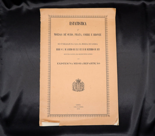 AP04LT28 – [NUMISMÁTICA] Souza, José de Saldanha Oliveira e (dir.) – ESTATISTICA DAS MOEDAS DE OURO, PRATA, COBRE E BRONZE QUE SE CUNHARAM NA CASA DA MOEDA DE LISBOA DESDE O 1.º DE JANEIRO DE 1752 ATÉ 31 DE DEZEMBRO DE 1871, &c.