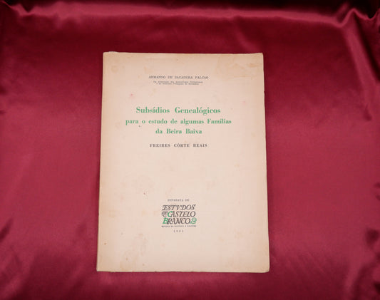 AS01LT23 – Falcão, Armando de Sacadura – SUBSÍDIOS GENEALÓGICOS PARA O ESTUDO DE ALGUMAS FAMÍLIAS DA BEIRA BAIXA: FREIRES CÔRTE REAIS. Sep. de «Estudos de Castelo Branco – Revista de História e Cultura». Lisboa. Editoral Império, Limitada. 1965