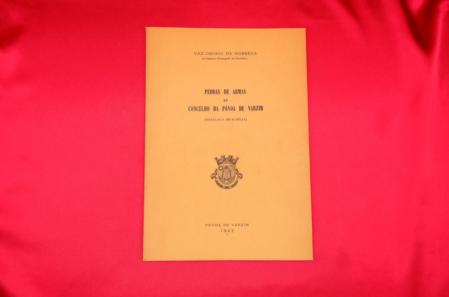 AS01LT41 – Nóbrega, Vaz-Osório da – PEDRAS DE ARMAS DO CONCELHO DA PÓVOA DE VARZIM (HERÁLDICA DE FAMÍLIA). Sep. de Póvoa de Varzim – Boletim Cultural, vol. II. n.º 2. Póvoa de Varzim. Museu Municipal de Etnografia e História da Póvoa de Varzim. 1962