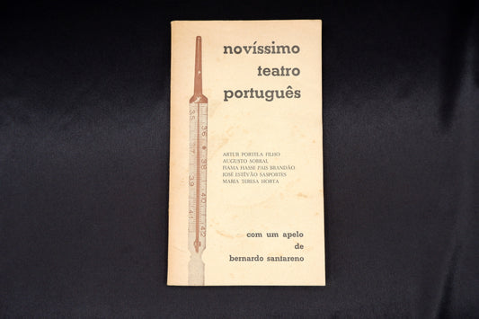 AS03LT03 – [TEATRO] AAVV – NOVÍSSIMO TEATRO PORTUGUÊS. COM UM APELO DE BERNARDO SANTARENO. Lisboa. Ao sol. s.d. [1962]