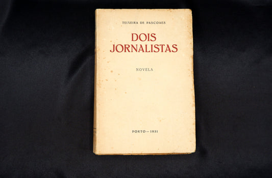 AS04LT57 – Pascoaes, Teixeira – DOIS JORNALISTAS. Porto. s.n. [Tip. J. R. Gonçalves, Limitada]. 1951