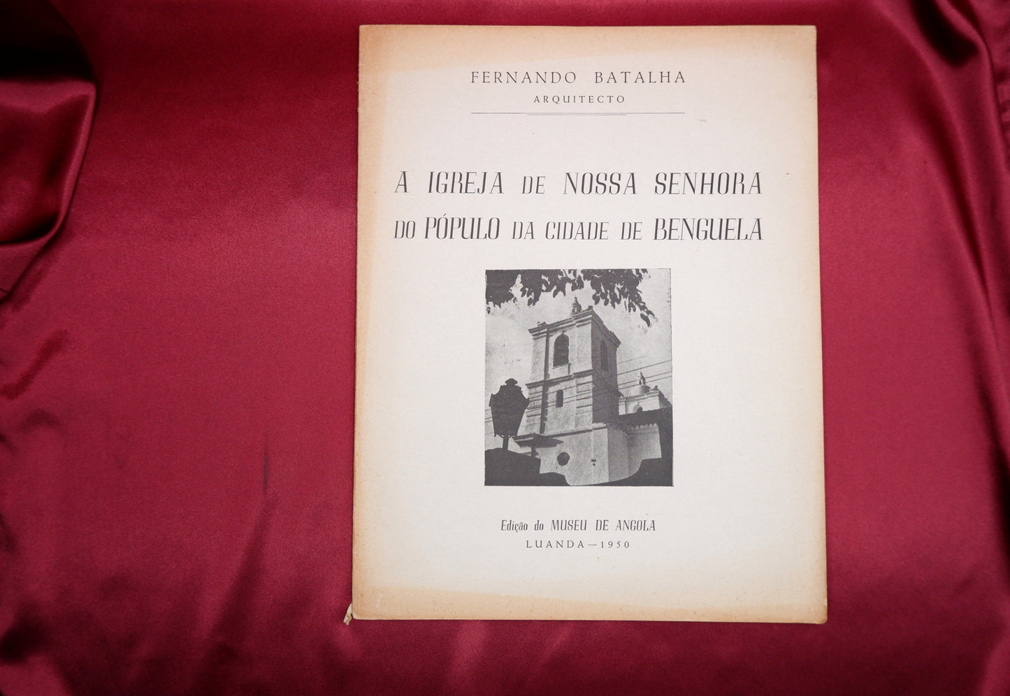 AS06LT08 – [ANGOLA] Batalha, Fernando – A IGREJA DE NOSSA SENHORA DO PÓPULO NA CIDADE DE BENGUELA. Luanda. Museu de Angola. 1950