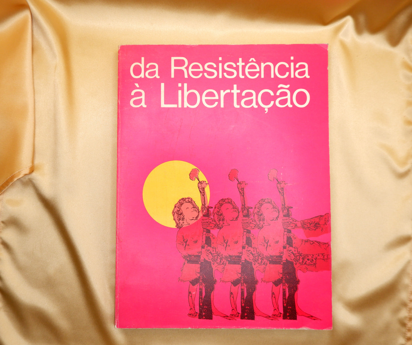 AS06LT10 – [25 DE ABRIL] Guimarães, Sérgio (dir.) DA RESISTÊNCIA À LIBERTAÇÃO. Lisboa. Mil Dias, Editora. 1977