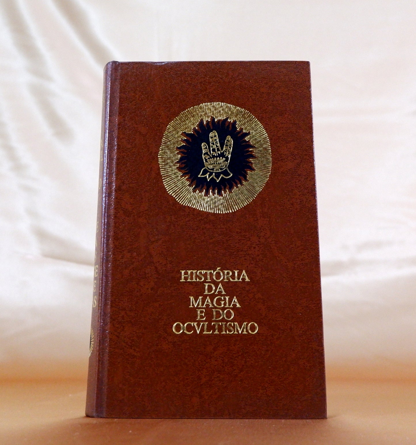 AS06LT26 – AAVV – HISTÓRIA DA MAGIA DO OCULTISMO E DAS SOCIEDADES SECRETAS. 18 tomos. Lisboa. Amigos do Livro. s.d