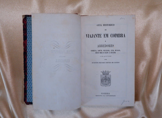 AS06LT60 – [COIMBRA] Castro, Augusto Mendes Simões de – GUIA HISTÓRICO DO VIAJANTE EM COIMBRA E ARREDORES. Coimbra. Imprensa da Universidade. 1867