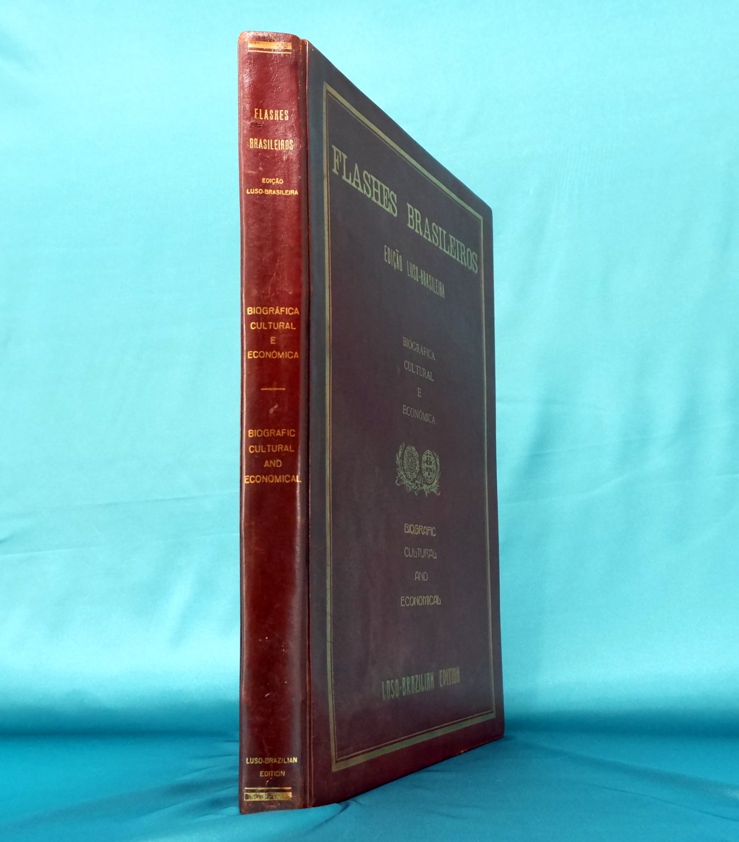 AS07LT22 – [PORTUGAL; BRASIL] Matias, Joaquim A. (dir.) – FLASHES BRASILEIROS. EDIÇÃO LUSO-BRASILEIRA: BIOGRÁFICA CULTURAL ECONÓMICA. Rio de Janeiro. Flashes Brasileiros. 1959