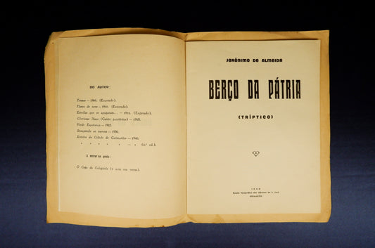 AS08LT23 – Almeida, Jerónimo de – BERÇO DA PÁTRIA (TRÍPTICO). Guimarães. Escola Tipográfica das Oficinas de São José. 1940