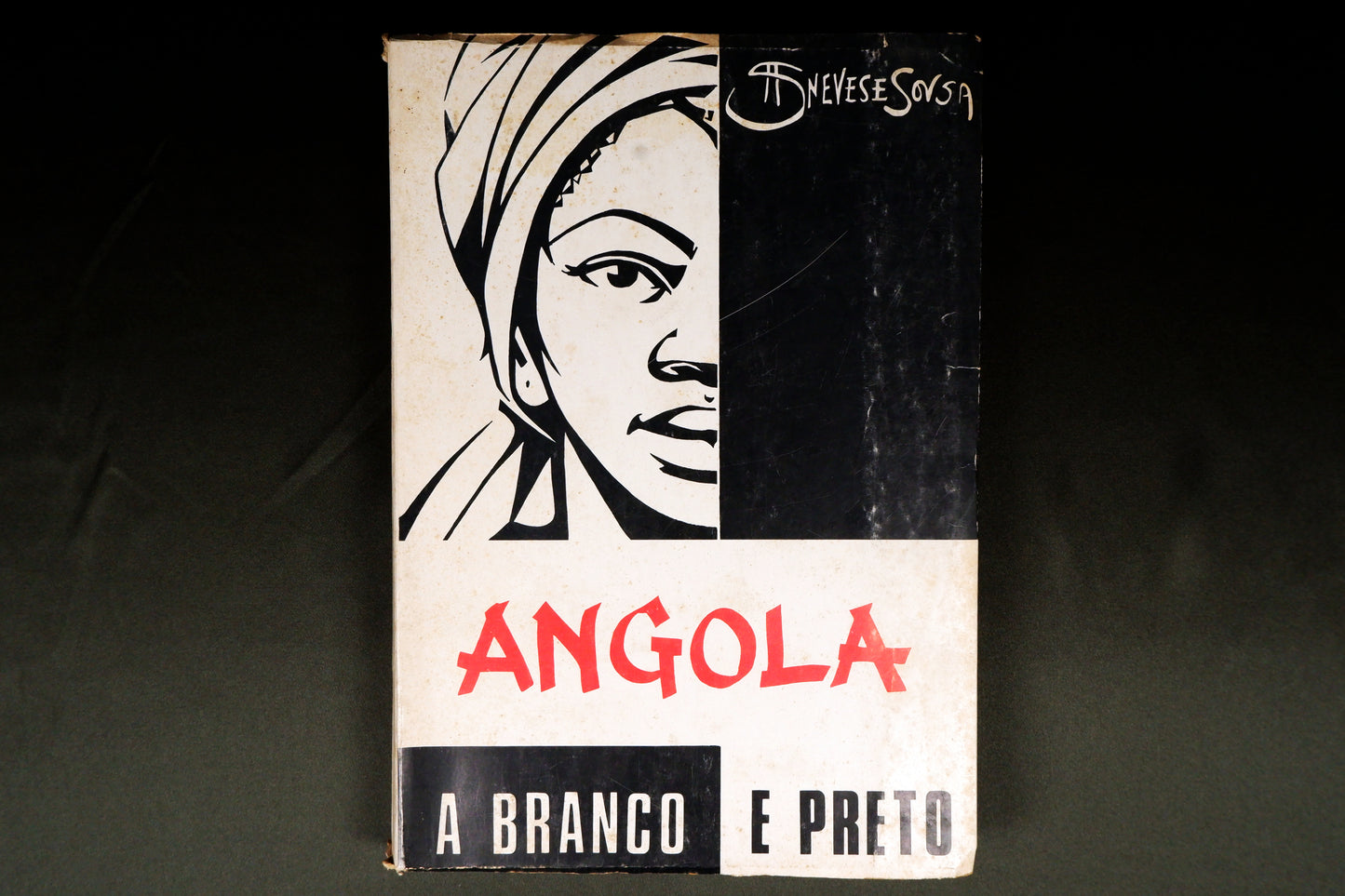 AS09LT09 – [ANGOLA] Neves e Sousa – ANGOLA A BRANCO E PRETO. Luanda. Lello Angola. s.d. [1972]