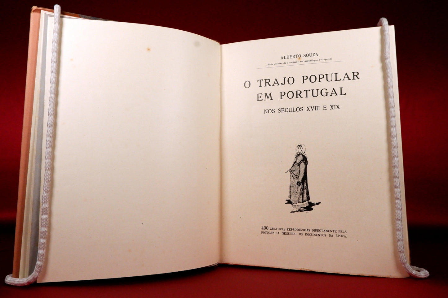 AS09LT23 – Souza, Alberto – O TRAJO POPULAR EM PORTUGAL NOS SECULOS XVIII E XIX. Lisboa. Sociedade Nacional de Tipografia. 1924