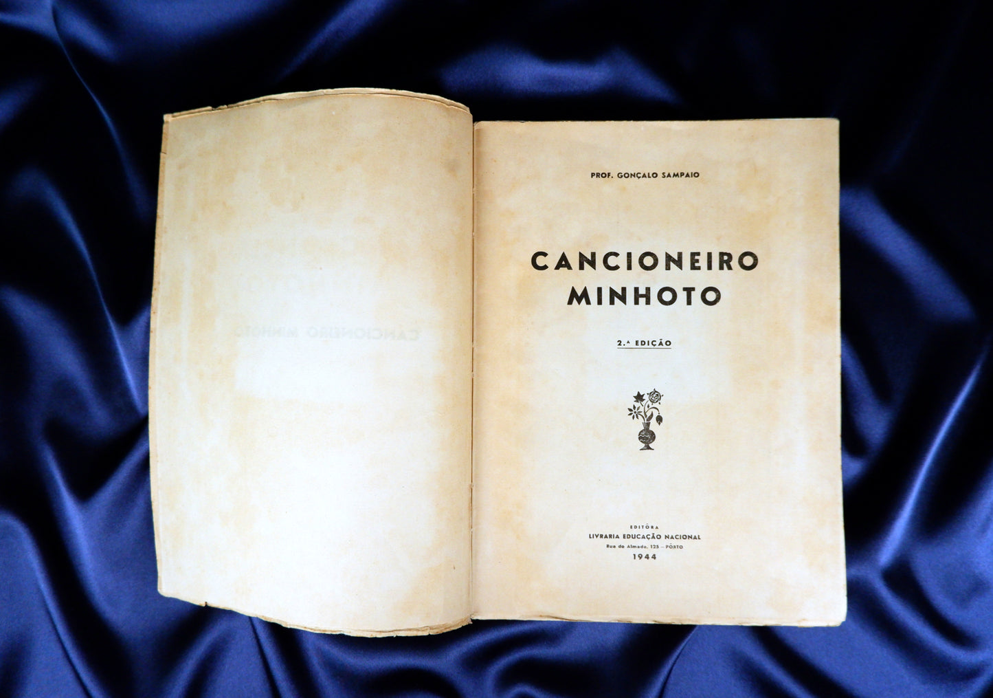 AS09LT28 – Sampaio, Gonçalo – CANCIONEIRO MINHOTO. Porto. Livraria Educação Nacional. 1944