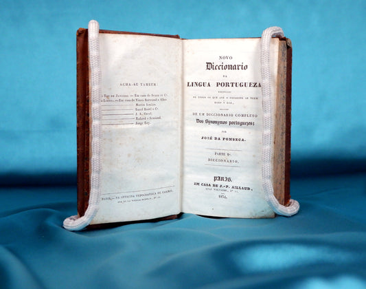 AS09LT44 – Fonseca, José da – NOVO DICCIONARIO DA LINGUA PORTUGUEZA, RECOPILADO DE TODOS OS QUE ATÉ O PRESENTE SE TEEM DADO Á LUZ, SEGUIDO DE UM DICCIONARIO COMPLETO DOS SYNONYMOS PORTUGUEZES. Paris. J. P. Aillaud. 1834