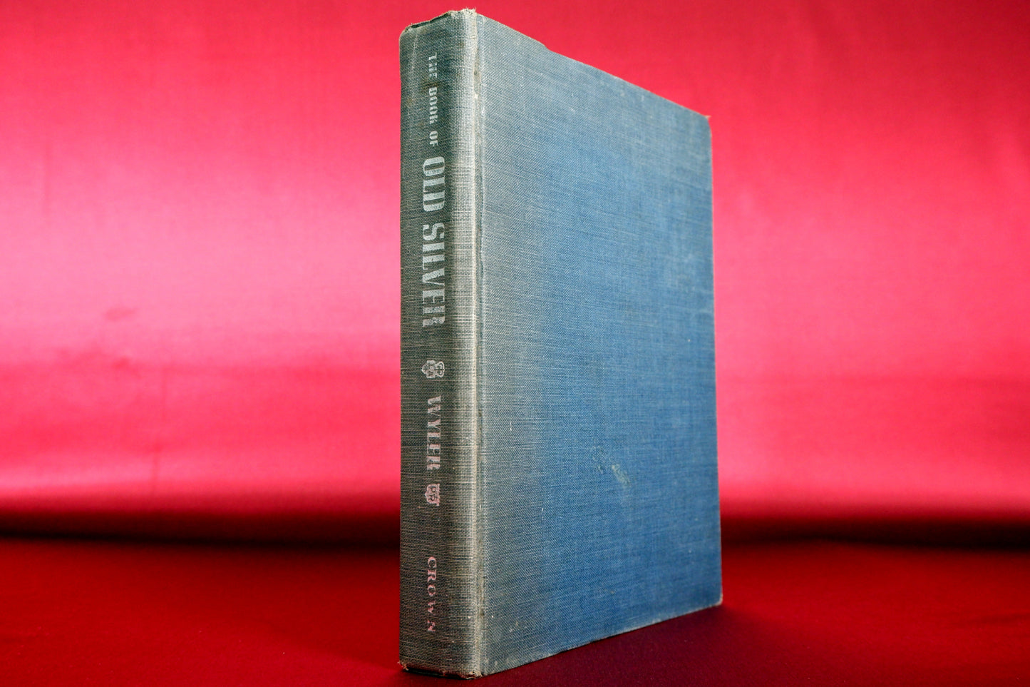 AS09LT65 – Wyler, Seymour B. – THE BOOK OF OLD SILVER: ENGLISH, AMERICAN, FOREIGN. New York. Crown Publishers. 1937