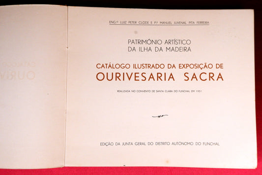 AS09LT74 – Clode, Luiz Peter & Ferreira, Manuel Juvenal Pita – PATRIMÓNIO ARTÍSTICO DA ILHA DA MADEIRA: CATÁLOGO ILUSTRADO DA EXPOSIÇÃO DE OURIVESARIA SACRA, &c. Funchal. Junta Geral do Distrito Autónomo do Funchal. 1951