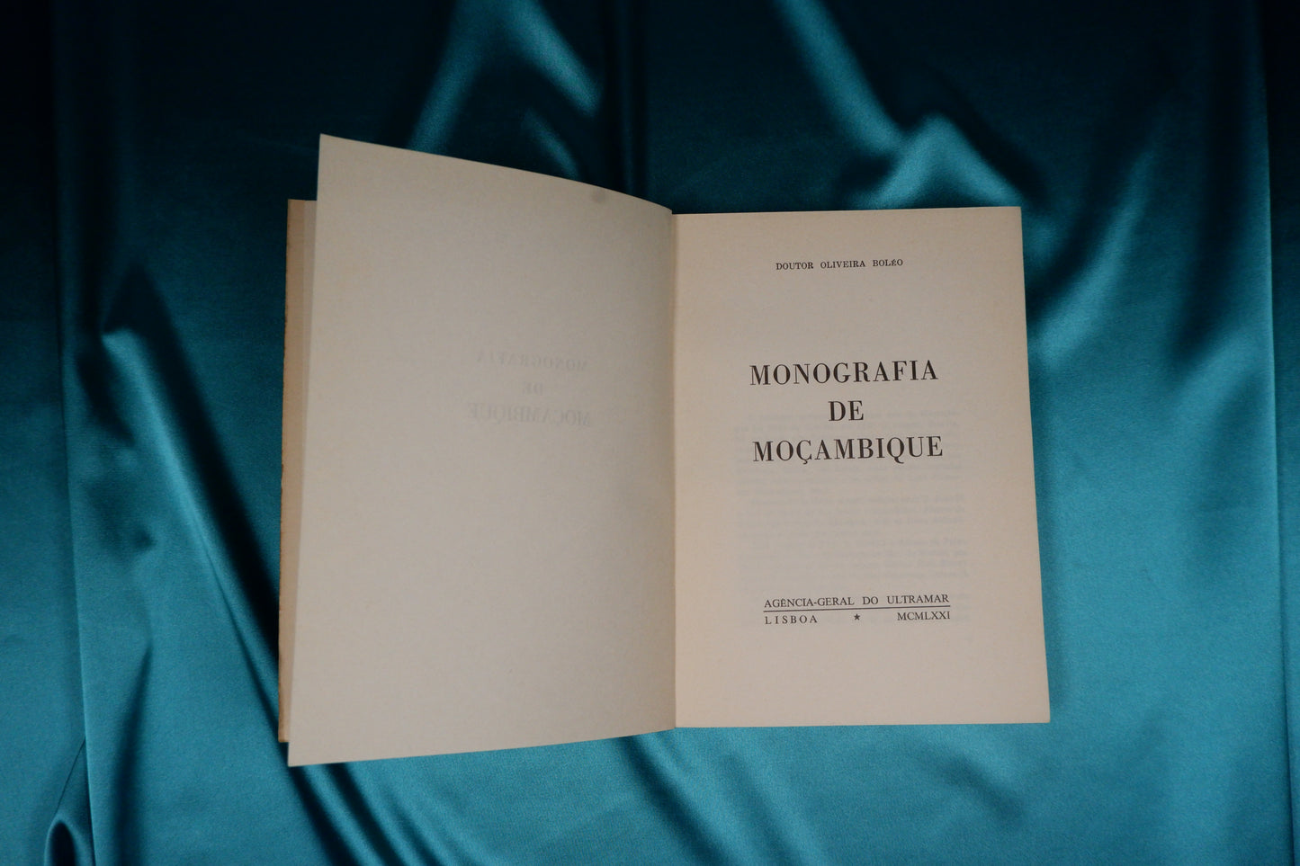 AS10LT02 – [MOÇAMBIQUE] Oliveira Boléo – MONOGRAFIA DE MOÇAMBIQUE. Lisboa. Agência-Geral do Ultramar. 1971