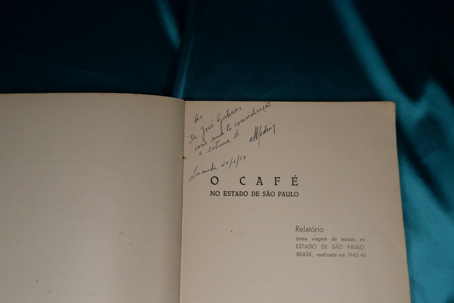 AS10LT04 – [BRASIL; SÃO PAULO] Medina, Artur E. R. de – O CAFÉ NO ESTADO DE SÃO PAULO. s.l. [Lisboa]. Junta de Exportação do Café Colonial. 1947