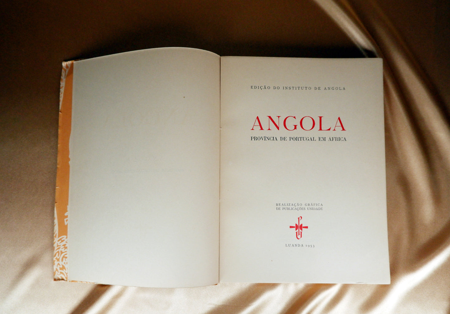 AS10LT07 – ANGOLA: PROVÍNCIA DE PORTUGAL EM ÁFRICA. Luanda. Instituto de Angola / Publicações Unidade. 1953