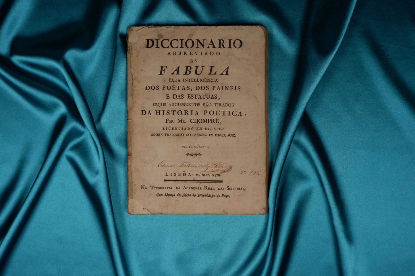 AS10LT12 – Chompré – DICCIONARIO ABBREVIADO DA FABULA PARA INTELLIGENCIA DOS POETAS, DOS PAINEIS E DAS ESTATUAS, CUJOS ARGUGMENTOS SÃO TIRADOS DA HISTORIA POETICA. Lisbôa. Typografia da Academia Real das Sciencias. 1818