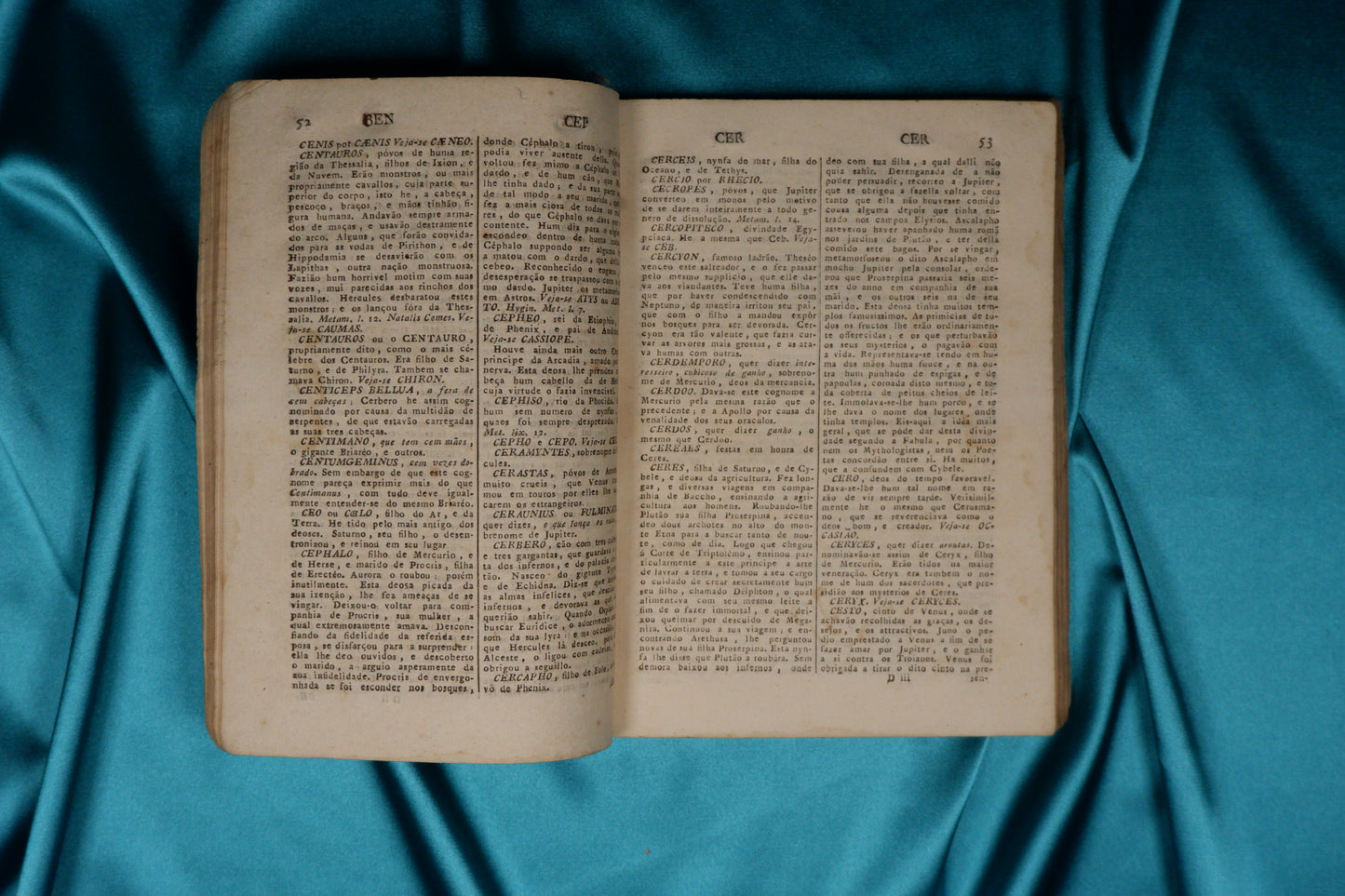 AS10LT12 – Chompré – DICCIONARIO ABBREVIADO DA FABULA PARA INTELLIGENCIA DOS POETAS, DOS PAINEIS E DAS ESTATUAS, CUJOS ARGUGMENTOS SÃO TIRADOS DA HISTORIA POETICA. Lisbôa. Typografia da Academia Real das Sciencias. 1818