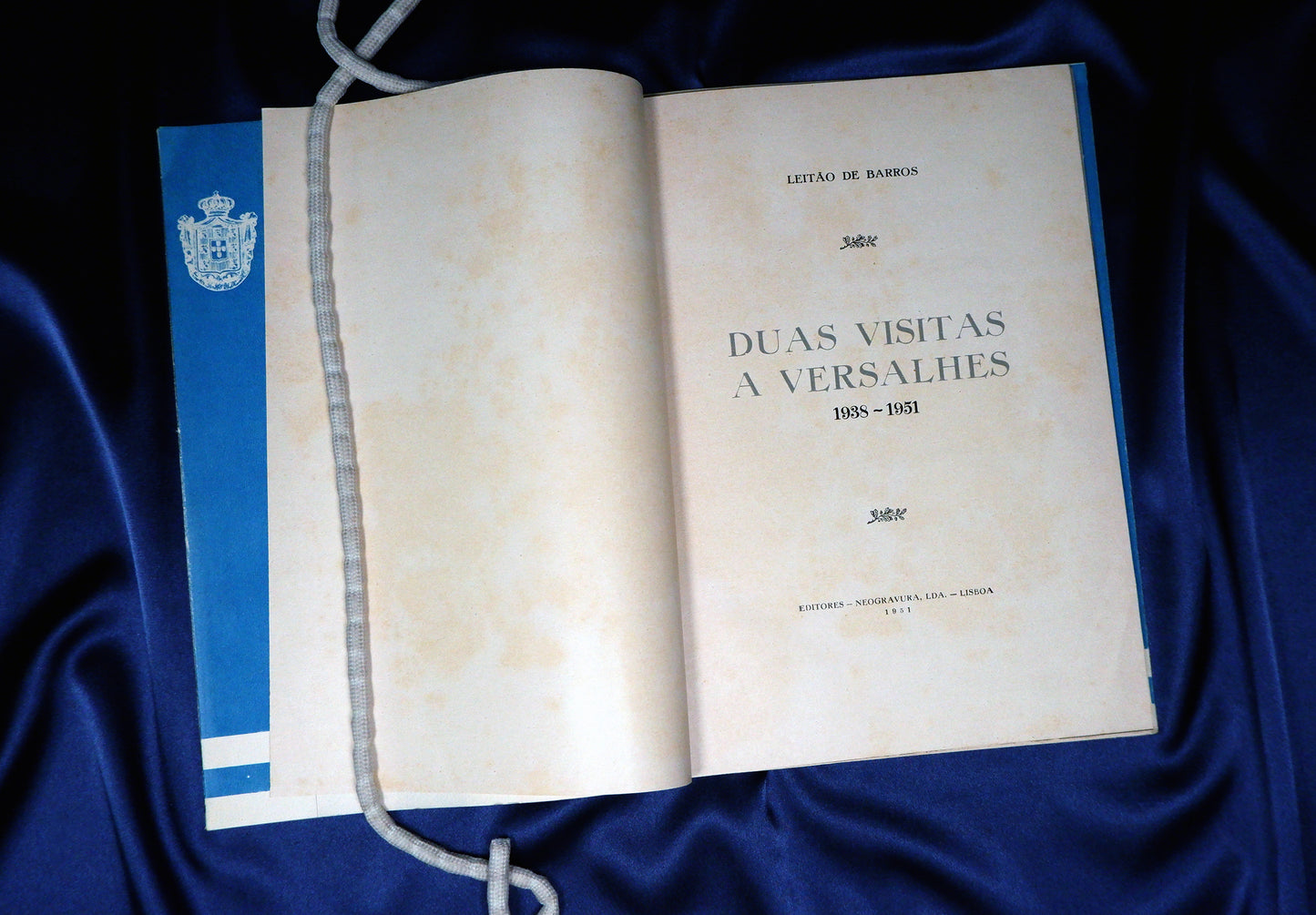 AS10LT36 – Barros, Leitão de – AMÉLIA, RAINHA DE PORTUGAL, PRINCESA DE FRANÇA: DUAS VISITAS A VERSALHES, 1938-1951