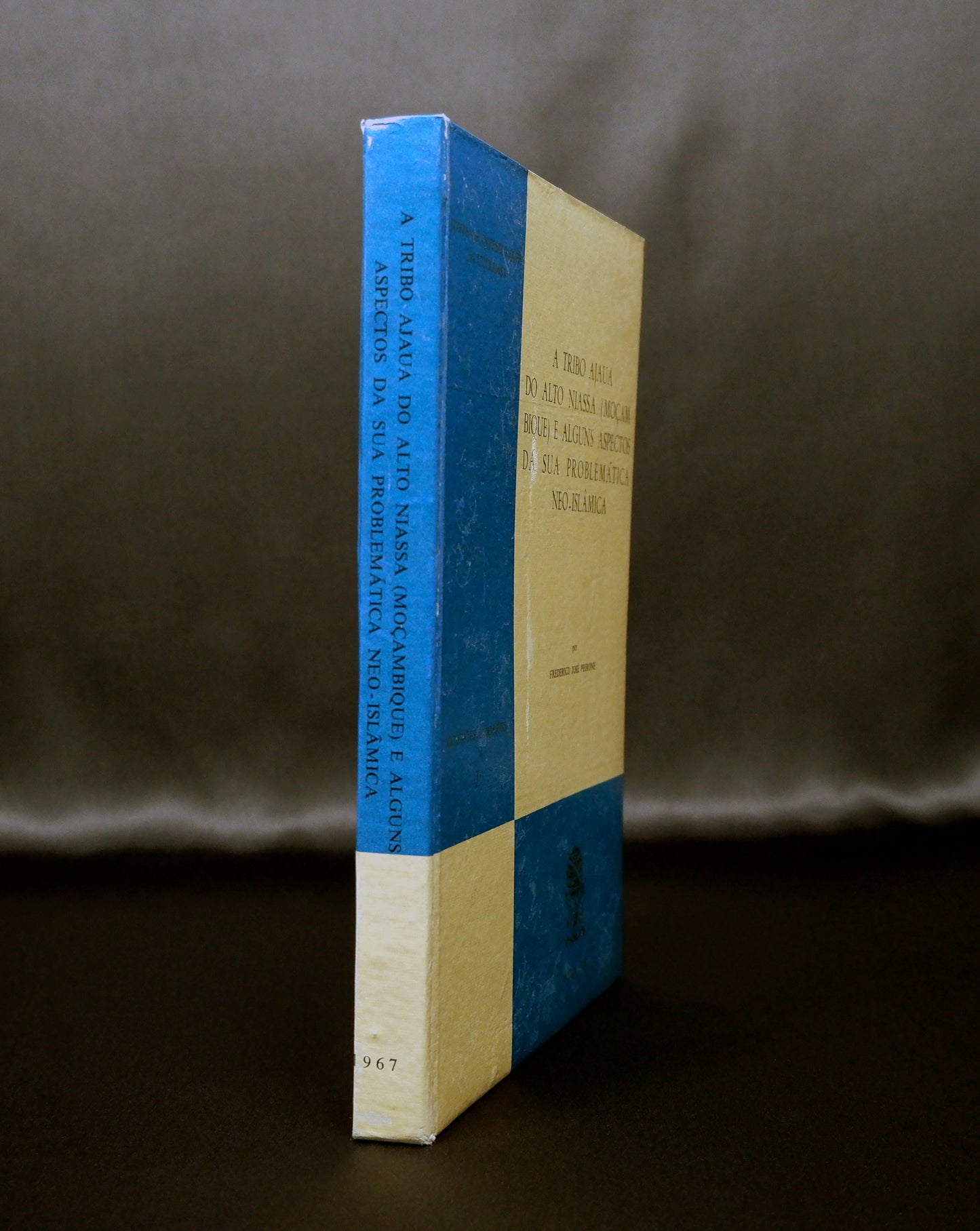 AS10LT46 – [MOÇAMBIQUE] Peirone, Frederico José – A TRIBO AJAUA DO ALTO NIASSA (MOÇAMBIQUE) E ALGUNS ASPECTOS DA SUA PROBLEMÁTICA NEO-ISLÂMICA. Col. Religiões e Missões, n.º 1. Lisboa. Junta de Investigações do Ultramar. 1967