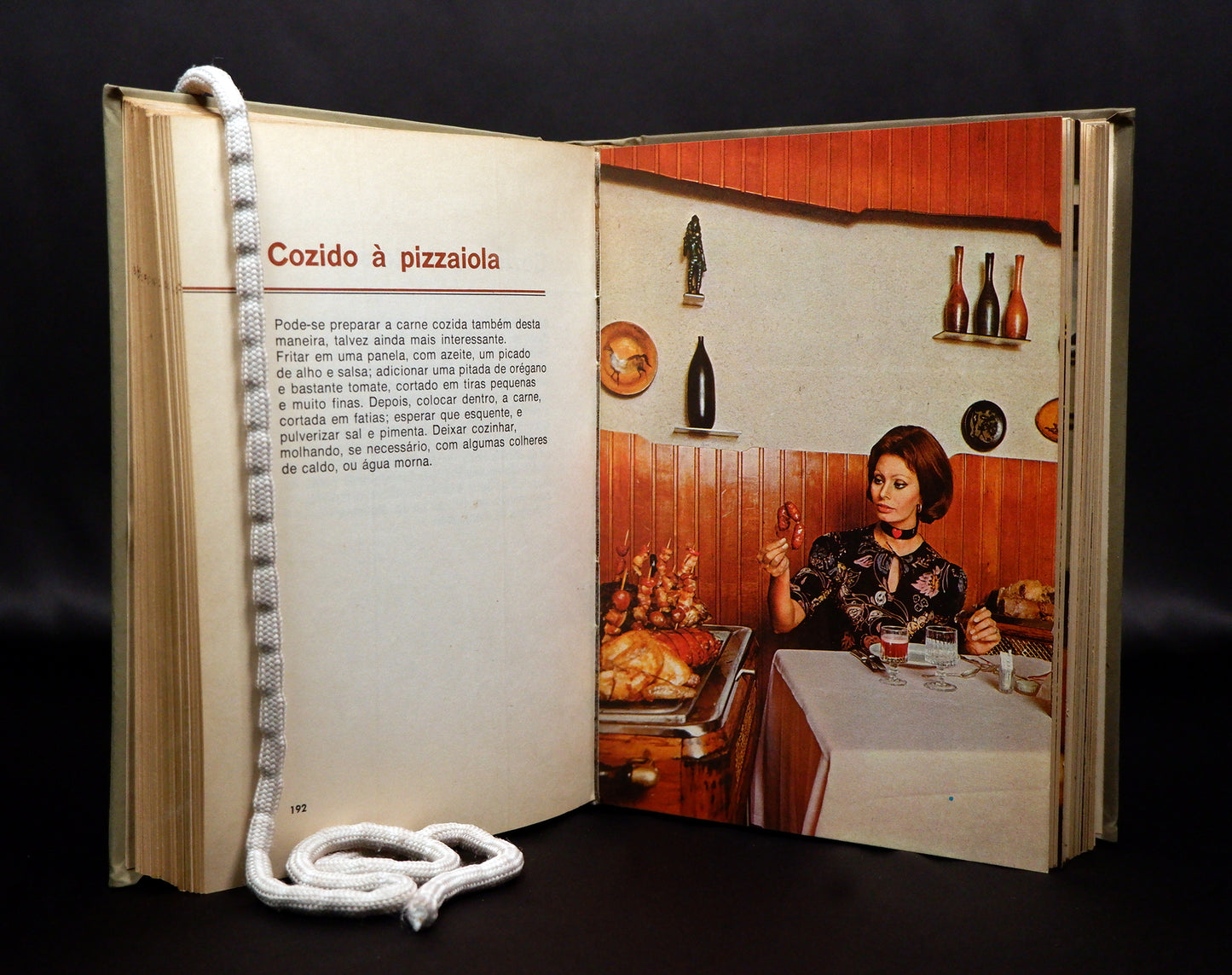 AS10LT74 – Loren, Sophia – NA COZINHA COM AMOR. Rio de Janeiro. Edições Bloch. 1971