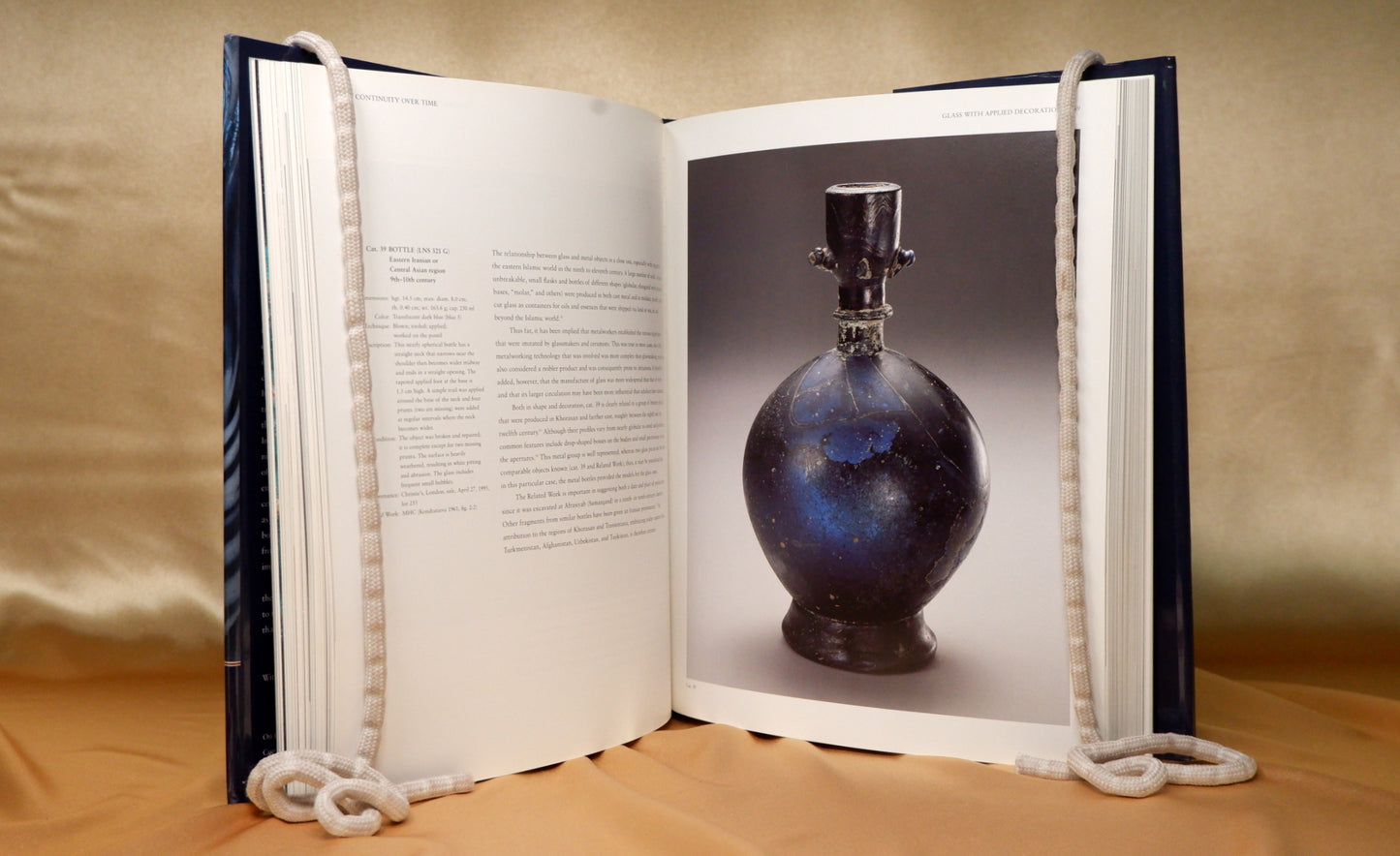 AS12LT13 – Carboni, Stefano – GLASS FROM ISLAMIC LANDS. London. Thames & Hudson. 2001