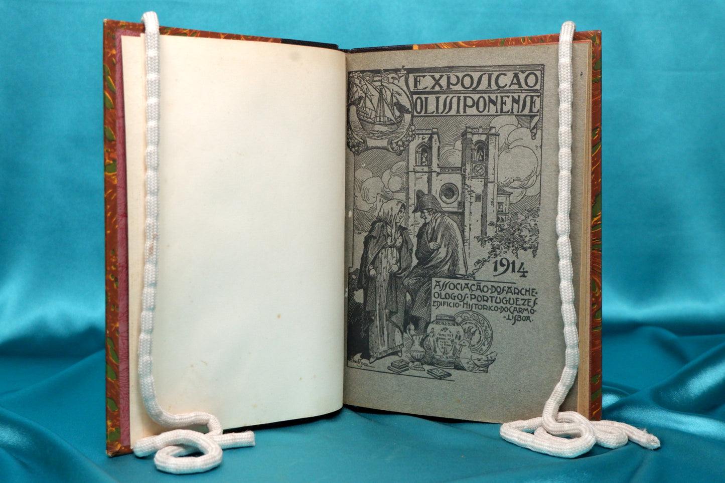 AS12LT35 – EXPOSIÇÃO OLISSIPONENSE. CATÁLOGO. PLANTAS E PLANOS – VISTAS E ASPECTOS. BIBLIOGRAFIA - VARIA. 2 vols. Lisboa. Associação dos Archeologos Portuguezes. 1914