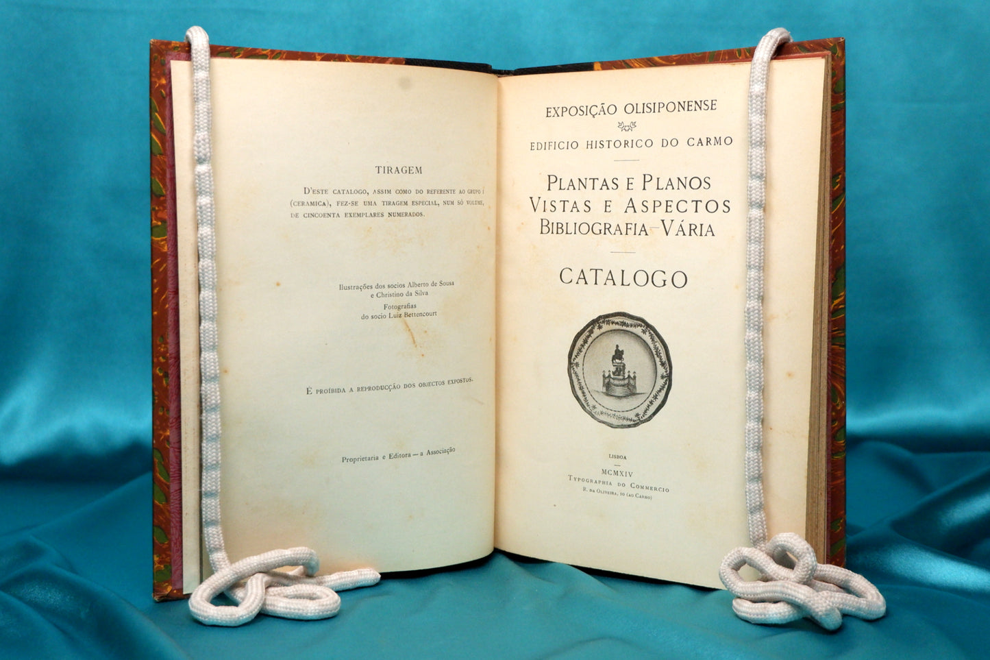 AS12LT35 – EXPOSIÇÃO OLISSIPONENSE. CATÁLOGO. PLANTAS E PLANOS – VISTAS E ASPECTOS. BIBLIOGRAFIA - VARIA. 2 vols. Lisboa. Associação dos Archeologos Portuguezes. 1914