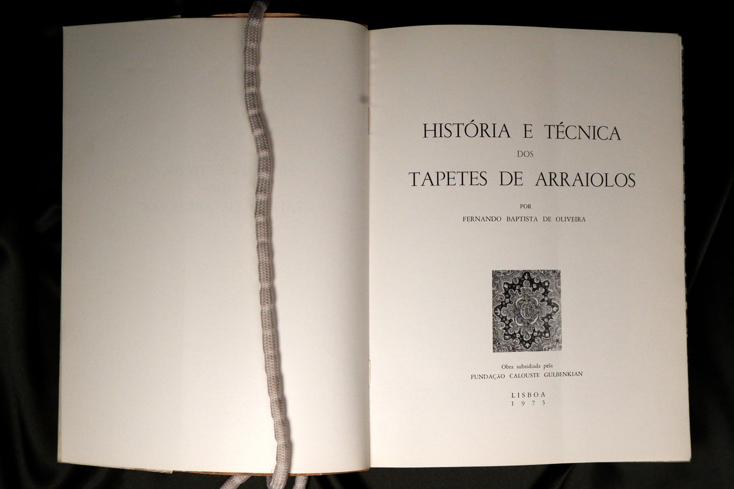 AS12LT47 – Oliveira, Fernando Baptista de – HISTÓRIA E TÉCNICA DOS TAPETES DE ARRAIOLOS. Lisboa. Fundação Calouste Gulbenkian. 1973