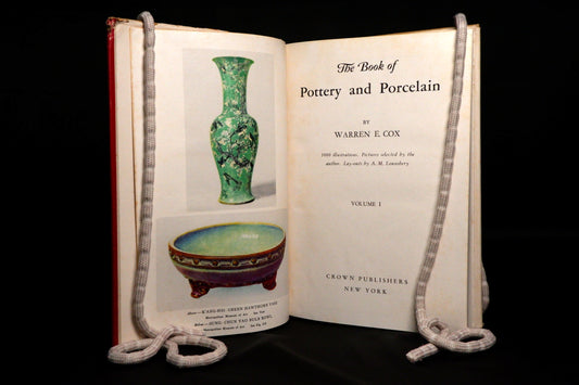 AS12LT51 – Cox, Warren E. – THE BOOK OF POTTERY AND PORCELAIN. New York. II vols. Crown Publishers. s.d. 1946