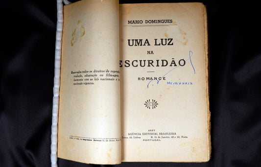 AS14LT55 – Domingues, Mário – UMA LUZ NA ESCURIDÃO. Porto. Agência Editorial Brasileira. 1937