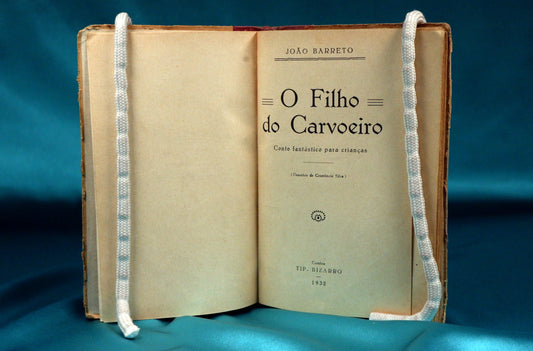 AS14LT62 – [LITERATURA INFANTIL] Barreto, João (texto) & Silva, Constâncio (des.)– O FILHO DO CARVOEIRO: CONTO FANTÁSTICO PARA CRIANÇAS. Coimbra. Tip. Bizarro. 1932