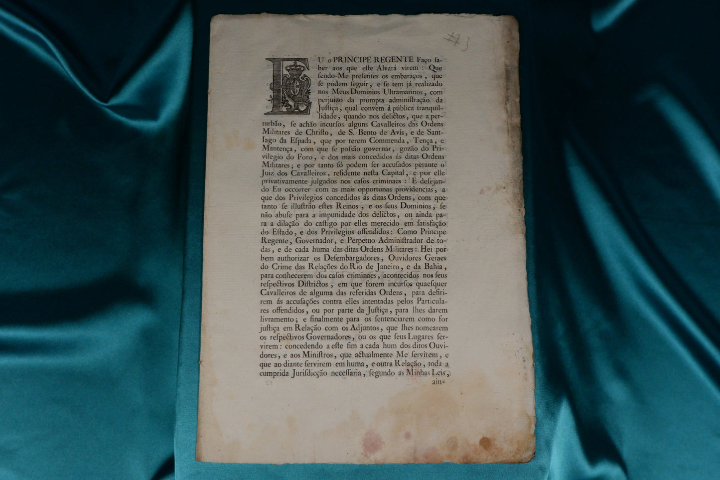 AS15LT21 – ALVARÁ – RIO DE JANEIRO E BAHIA: ORDEM DADA AOS DESEMBARGADORES PARA CONHECEREM OS DELICTOS EM QUE SE ACHAREM ENVOLVIDOS CAVALLEIROS DAS ORDENS MILITARES. Firmado no Palácio de Quéluz. Regia Officina Typografica. 1801