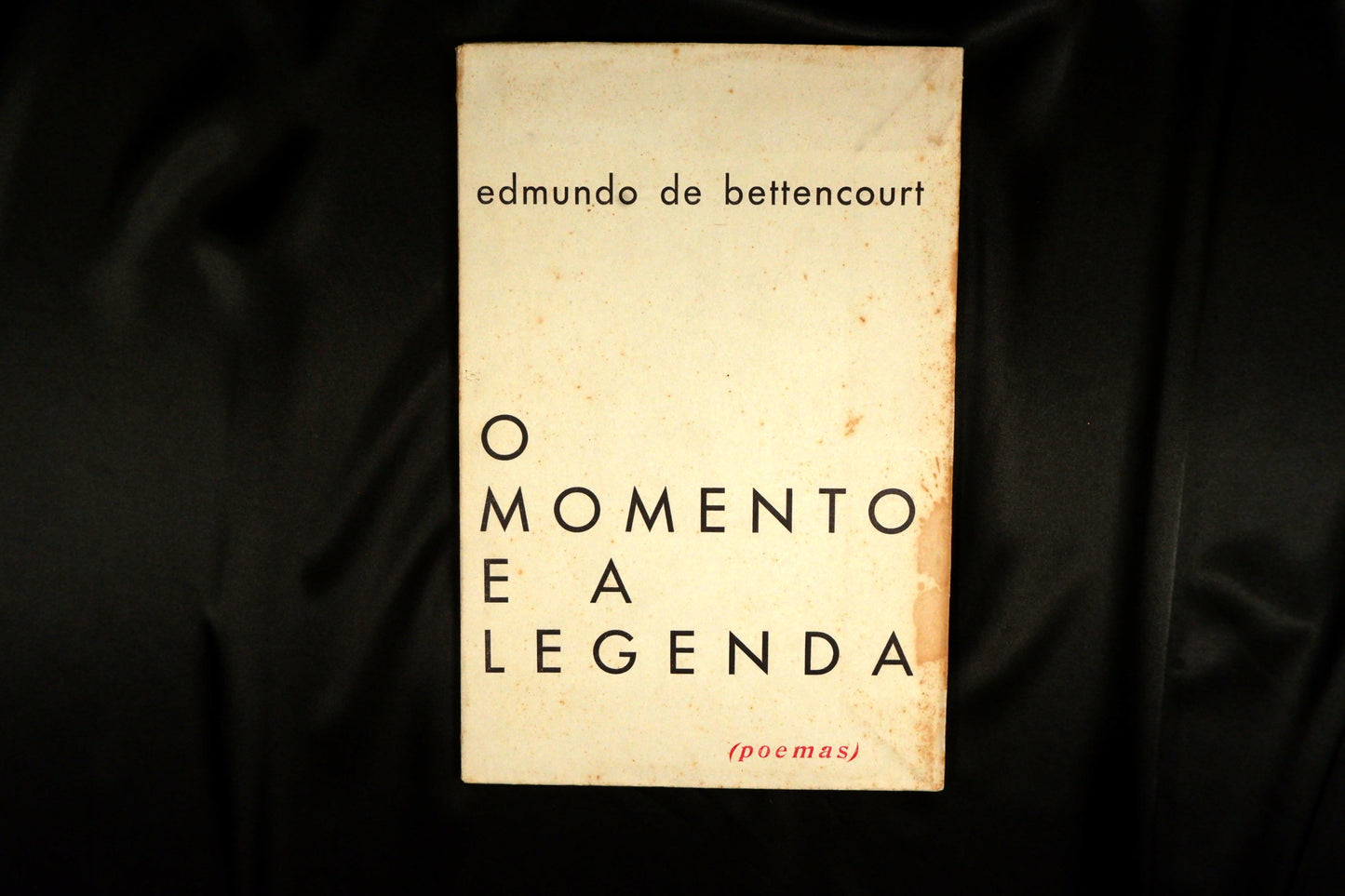 AS16LT02 – Bettencourt, Edmundo de – O MOMENTO E A LEGENDA. Coimbra. Edições «Presença». 1930