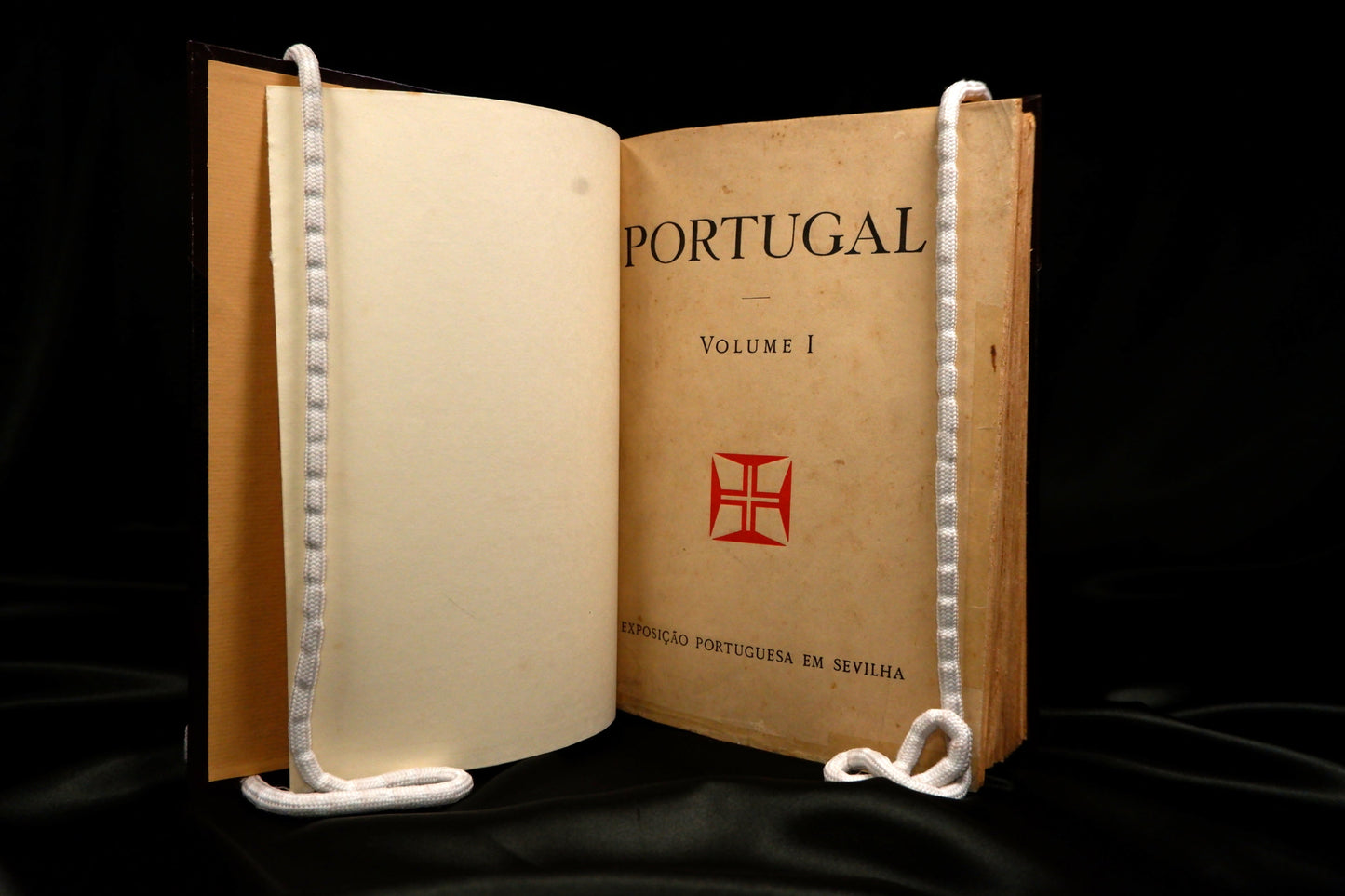 AS16LT11 – AAVV – PORTUGAL: EXPOSIÇÃO PORTUGUESA EM SEVILHA. 2 vols. Lisboa. Imprensa Nacional de Lisboa. 1929