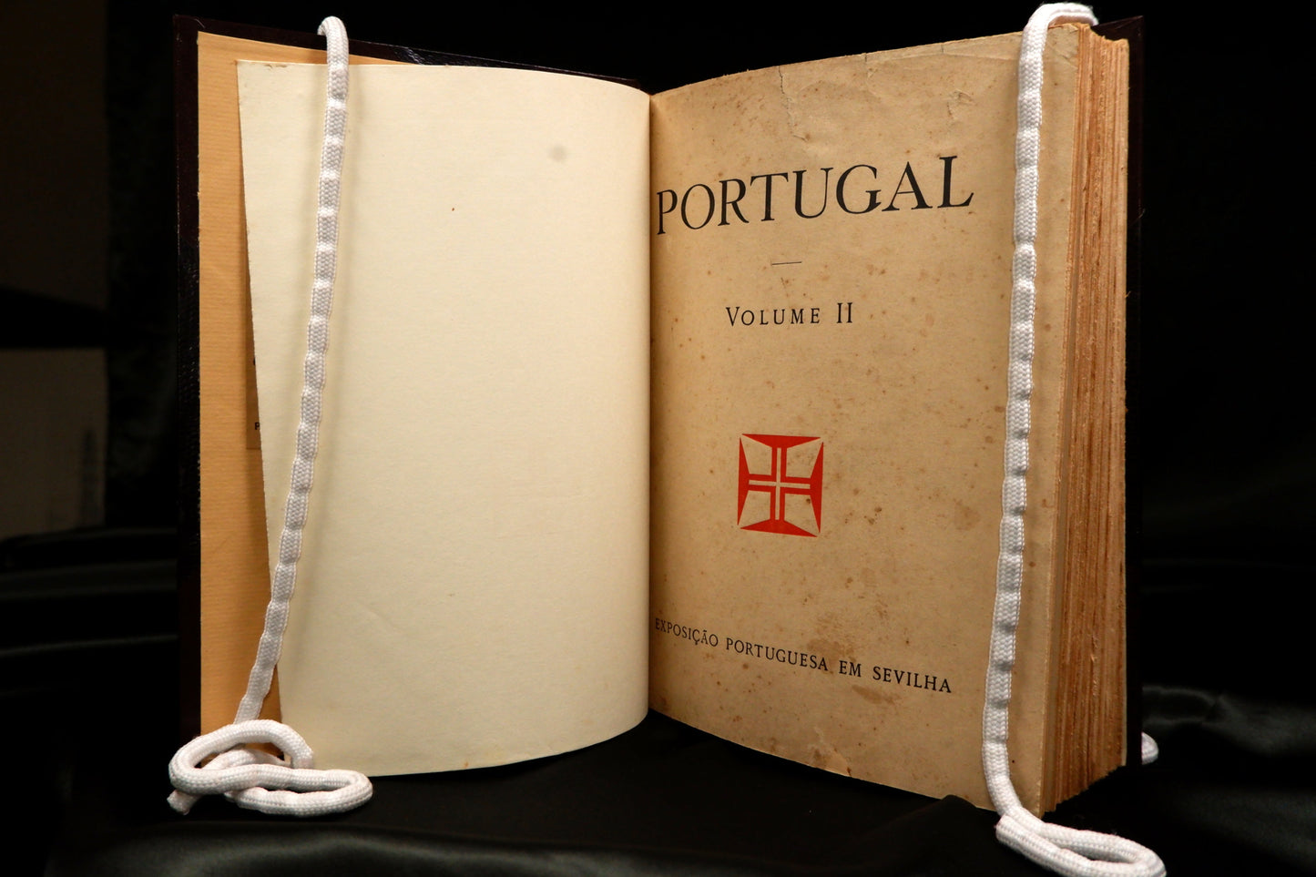 AS16LT11 – AAVV – PORTUGAL: EXPOSIÇÃO PORTUGUESA EM SEVILHA. 2 vols. Lisboa. Imprensa Nacional de Lisboa. 1929