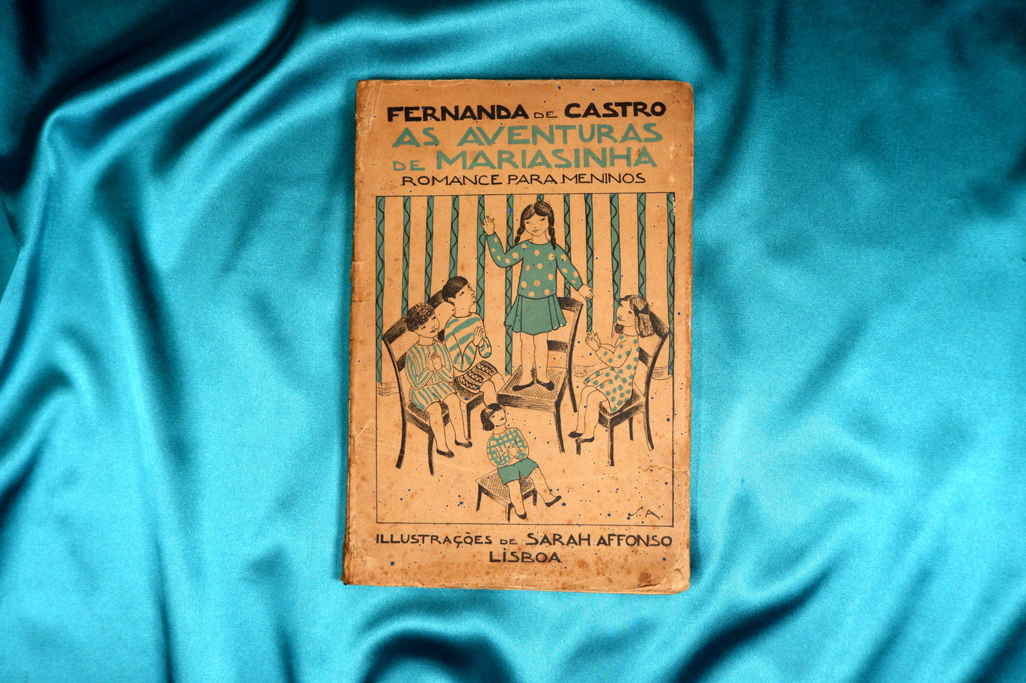 AS16LT15 – [LITERATURA INFANTIL; COLONIALISMO] Castro, Fernanda de (texto) & Affonso, Sarah (ilust.) – AS AVENTURAS DE MARIASINHA: ROMANCE PARA MENINOS. Lisboa. Emprêsa do Anuário Comercial. 1929