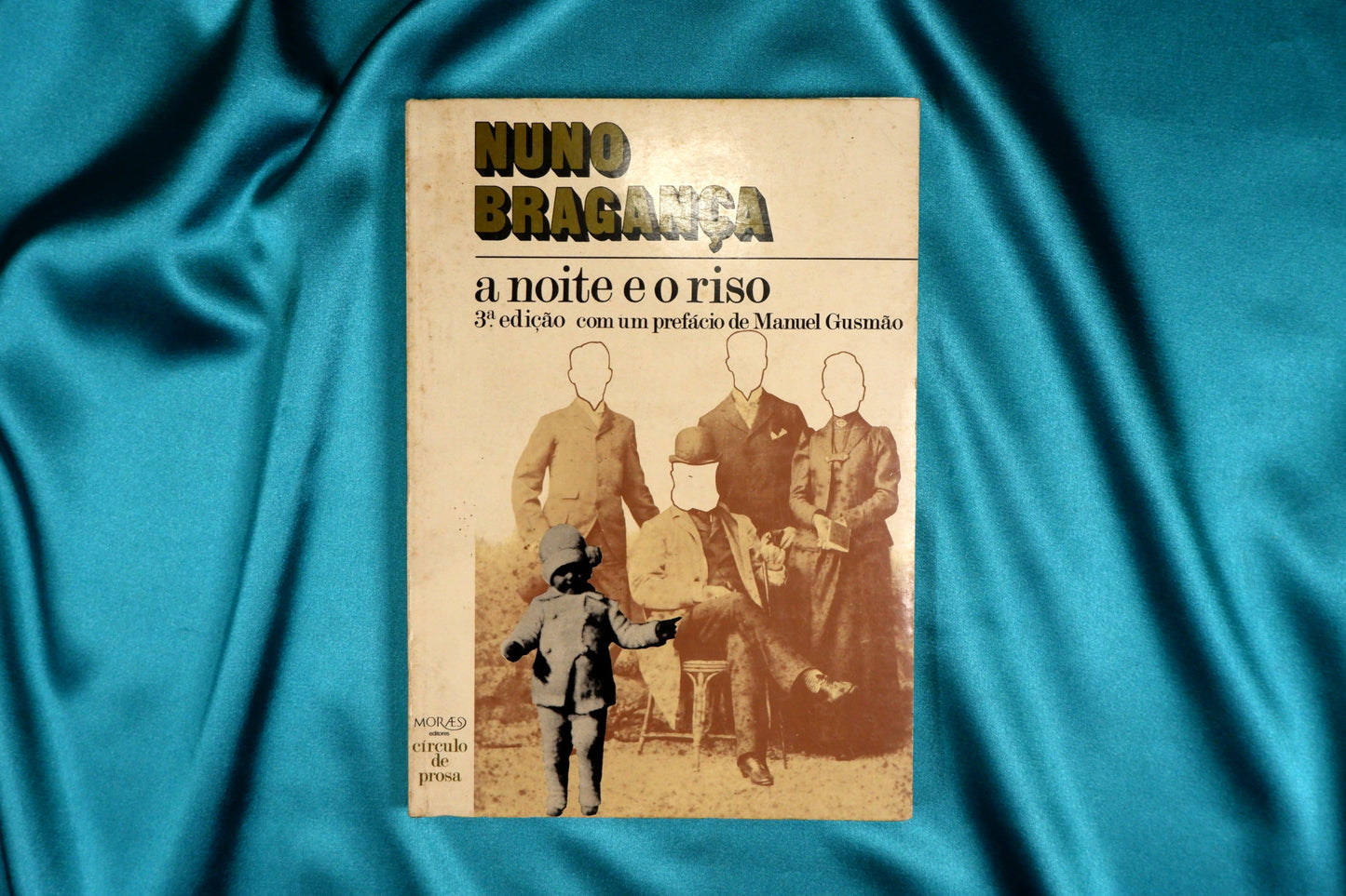 AS16LT19 – Bragança, Nuno – A NOITE E O RISO. Lisboa. Moraes Editores. 1978