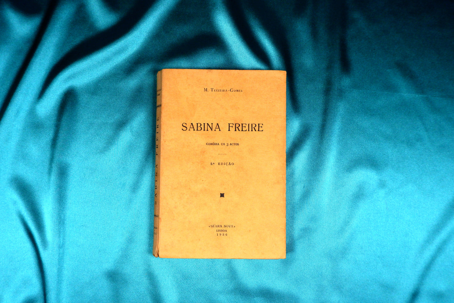 AS16LT25 – Teixeira-Gomes, M.– SABINA FREIRE: COMÉDIA EM 3 ACTOS. Lisboa. Seara Nova. 1936