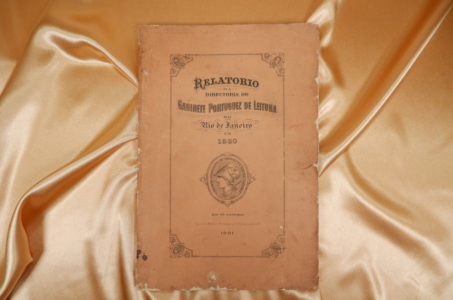 AS16LT39 – [BRASIL] RELATORIO DA DIRECTORIA DO GABINETE PORTUGUEZ DE LEITURA NO RIO DE JANEIRO EM 1880. Rio de Janeiro. Typ. e Lith. Moreira, Maximino e Cia. 1881