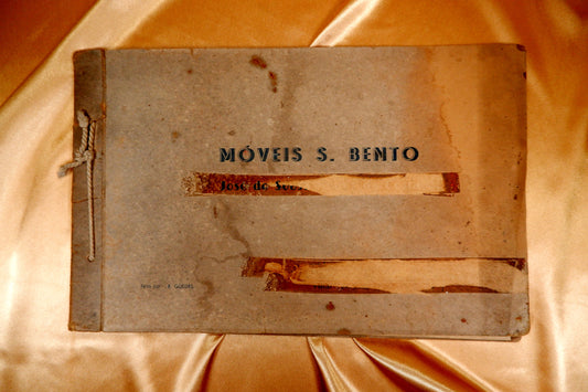 AS16LT45 – CATÁLOGO COM DESENHOS DE MÓVEIS. MÓVEIS S. BENTO [GANDRA, PAREDES (?)]. c. 1978