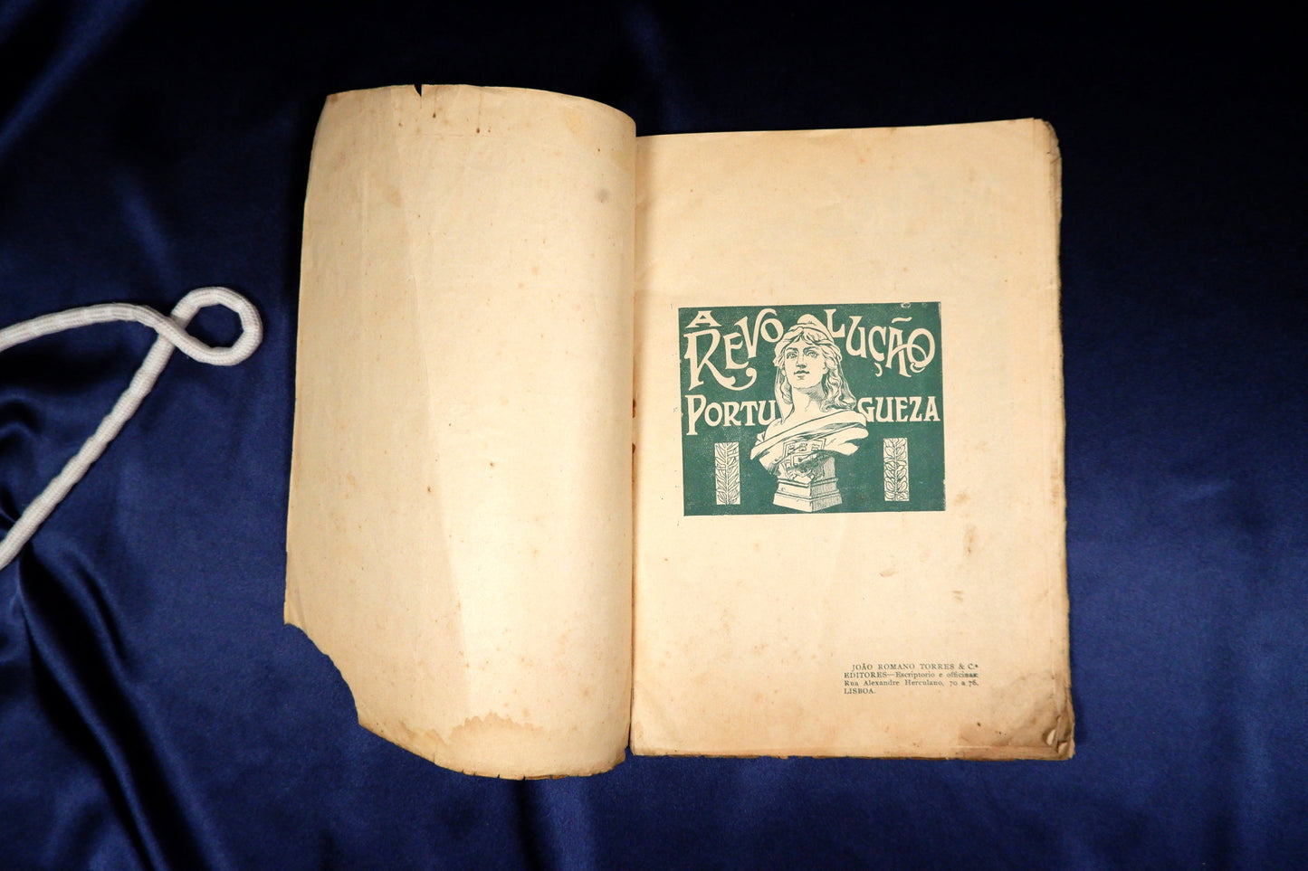 AS16LT61 – Ribeiro, Armando – A REVOLUÇÃO PORTUGUEZA: A QUÉDA DA MONARCHIA. Tomo I [de IV]. Lisboa. João romano Torres & C.a - Editores. s.d. [1911]