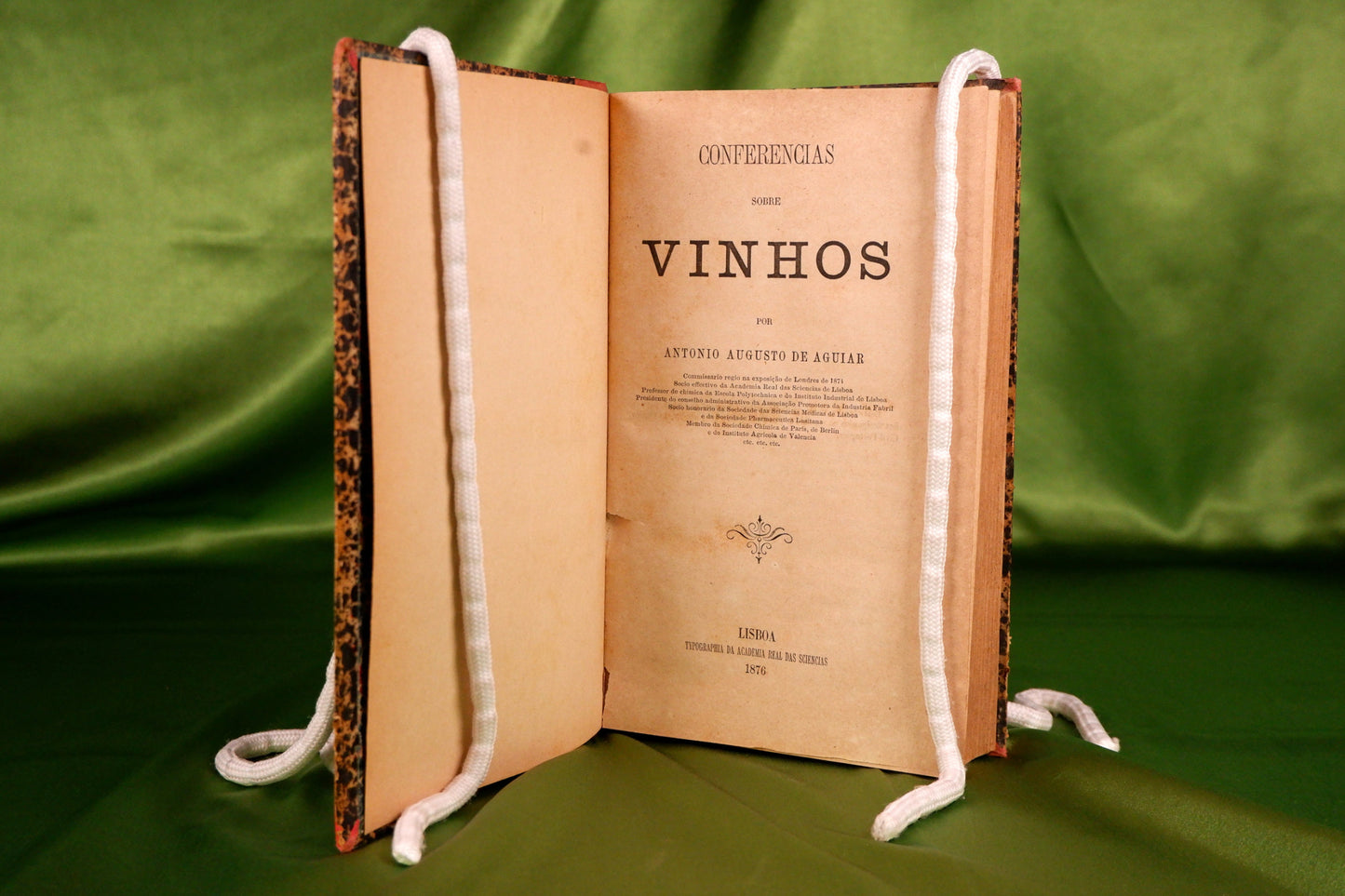 AS17LT04 – Aguiar, Antonio Augusto de – CONFERENCIAS SOBRE VINHOS. 2 vols. Lisboa. Typographia da Academia Real das Sciencias. 1876-1877