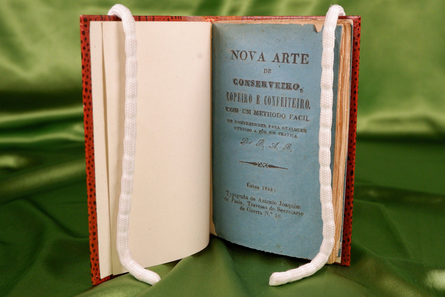 AS17LT09 – [DOÇARIA; SORVETES; FRUTA; CONSERVAS] NOVA ARTE DE CONSERVEIRO, COPEIRO E CONFEITEIRO COM UM METHODO FACIL DE COMPREENDER PARA QUALQUER CURIOSO A POR EM PRATICA POR B.A.B. Lisboa. Typografia de Antonio Joaquim de Paula. 1853