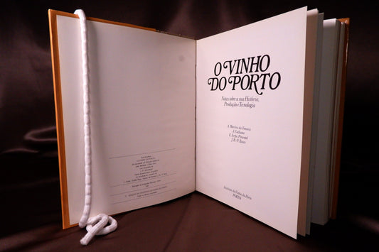 AS17LT44 – Fonseca, A. Moreira da & Galhano, A. & Pimentel, E. Serpa & Rosas, J. R. P. – O VINHO DO PORTO: NOTAS SOBRE A SUA HISTÓRIA, PRODUÇÃO E TECNOLOGIA. Porto. Instituto do Vinho do Porto. 1981