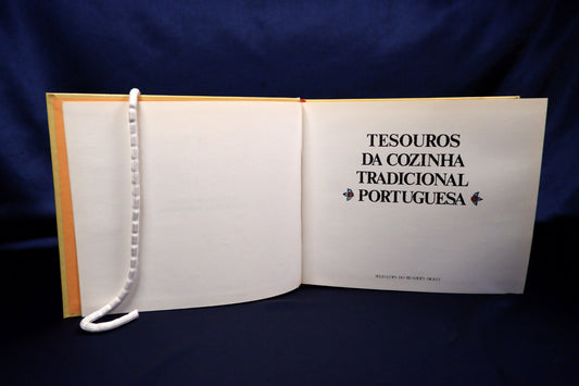 AS17LT71 – TESOUROS DA COZINHA TRADICIONAL PORTUGUESA. Lisboa. Selecções do Reader’s Digest. 1984