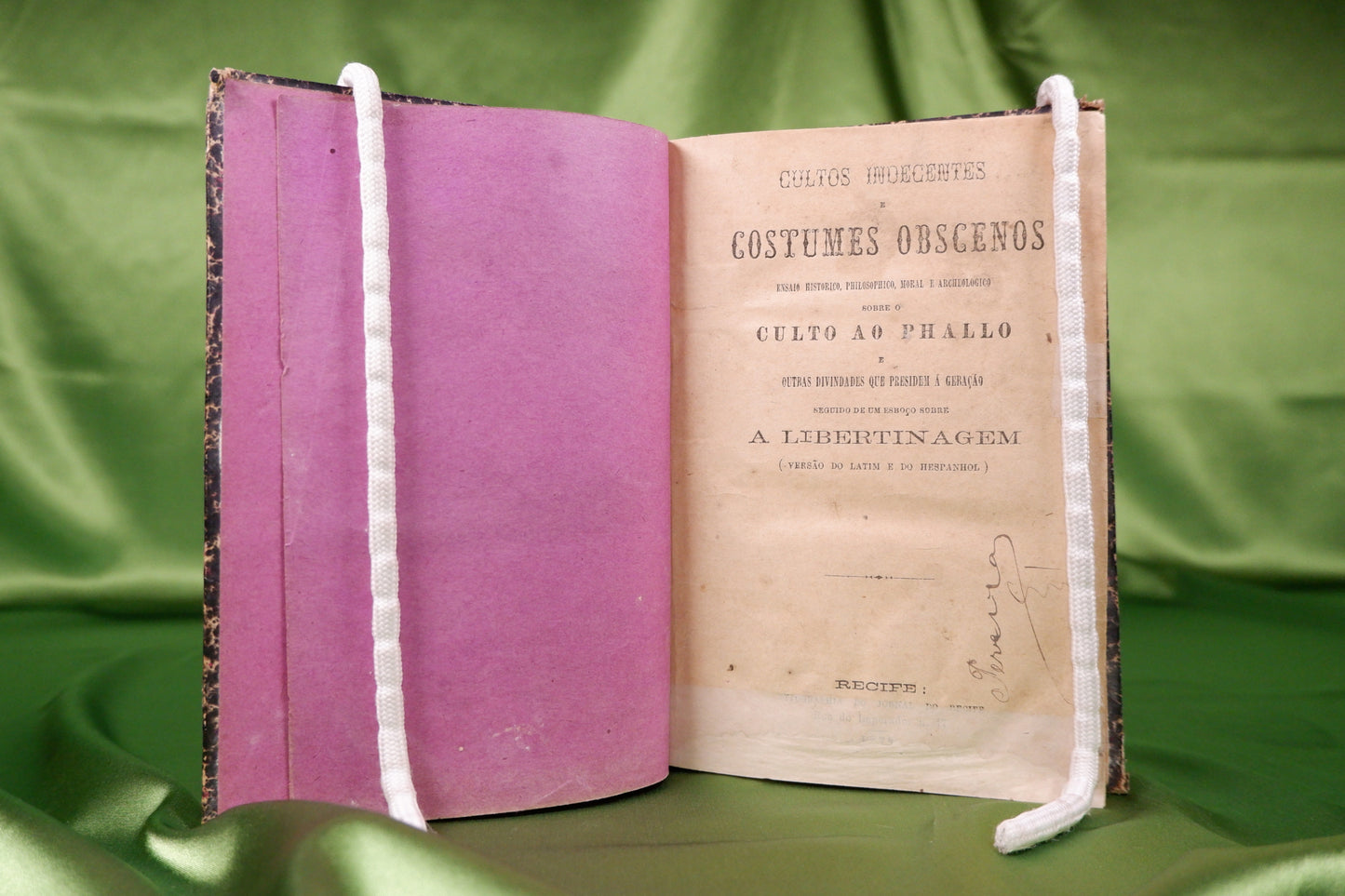 AS18LT24 – [BRASILIANA] CULTOS INDECENTES E COSTUMES OBSCENOS: ENSAIO HISTORICO, PHILOSOPHICO, MORAL E ARCHEOLOGICO SOBRE O CULTO AO PHALLO E OUTRAS DIVINDADES, &c. Recife. Typographia do Jornal do Recife. 1878